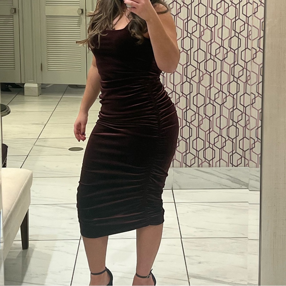 Club London Midi Velvet Dress